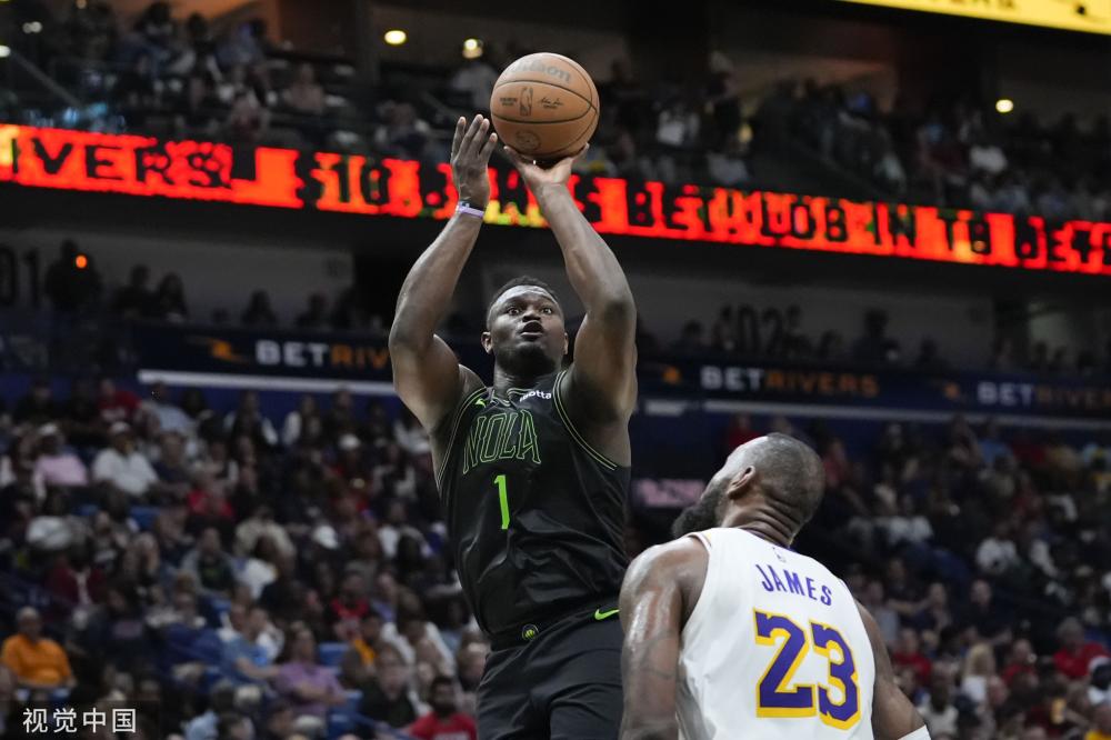 球员共同受 球员共同受