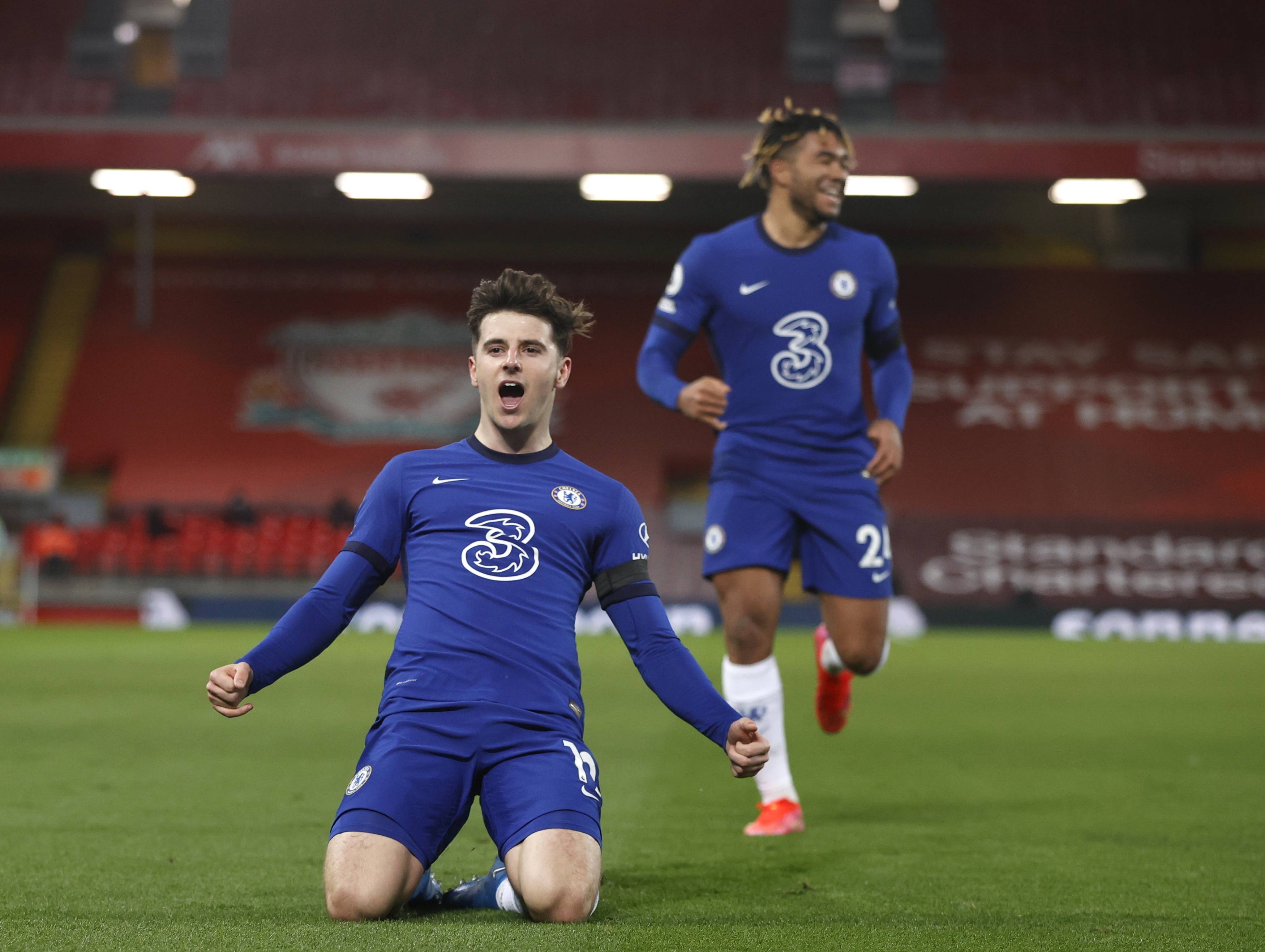 加克波为荷兰队出战前37场比赛参与21球，本世纪仅次于亨特拉尔.